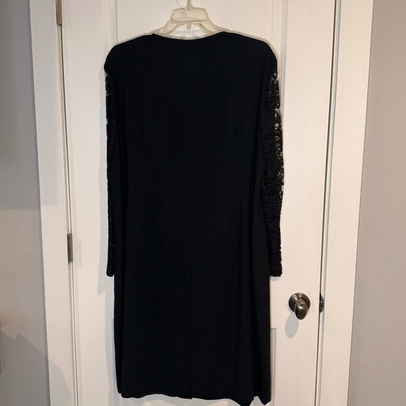 Black Lace satin crepe long sleeved plus size dress elizabeth claiborne. - Picture 5 of 8